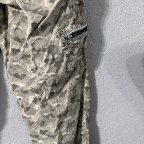 JAG camo baggy cargo capris - Picture 4 of 6